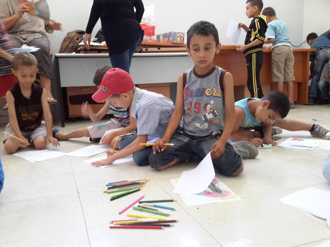 Los niños palestinos responden con dibujos