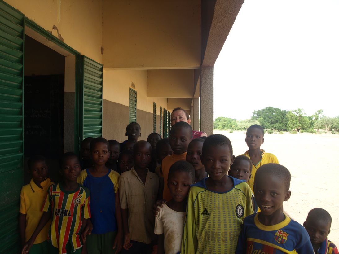 Las clases y el colegio de Pinré que hemos ayudado a construir